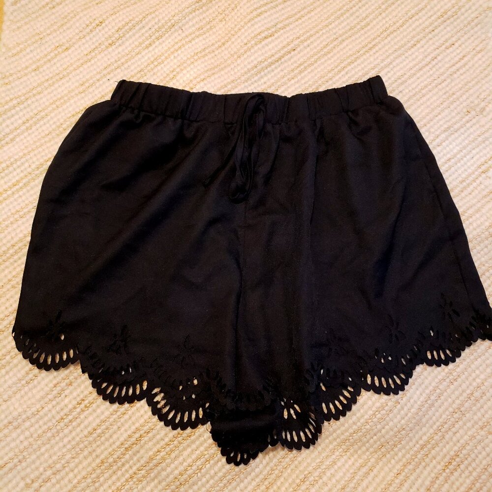 Shein black dress shorts w/scalloped edge - size M